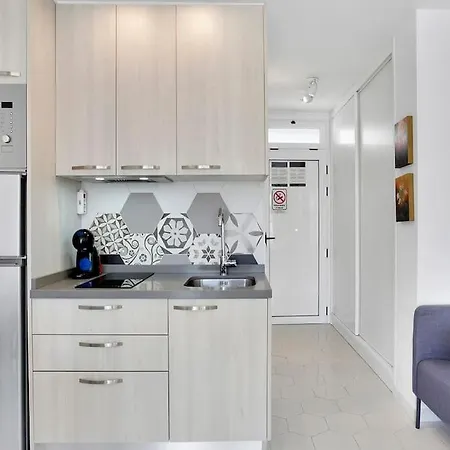 Alexander Playa De Americas Apartman