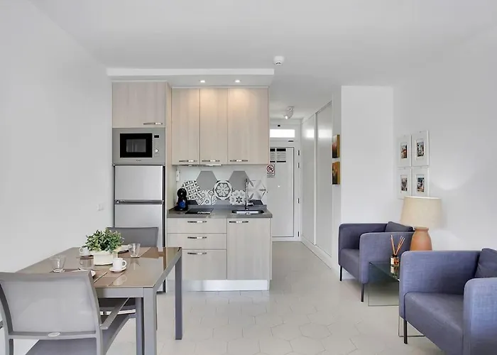 Alexander Playa De Americas Apartman